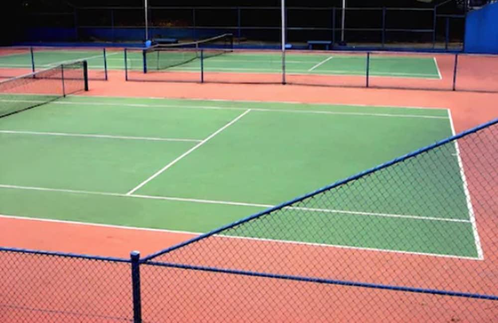 Hotel Senac Ilha Do Boi Vitória Kültér fotó Tennis courts