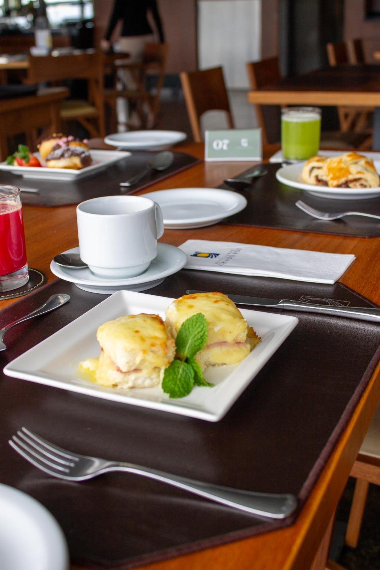 Hotel Senac Ilha Do Boi Vitória Kültér fotó A plate of cheese soufflé