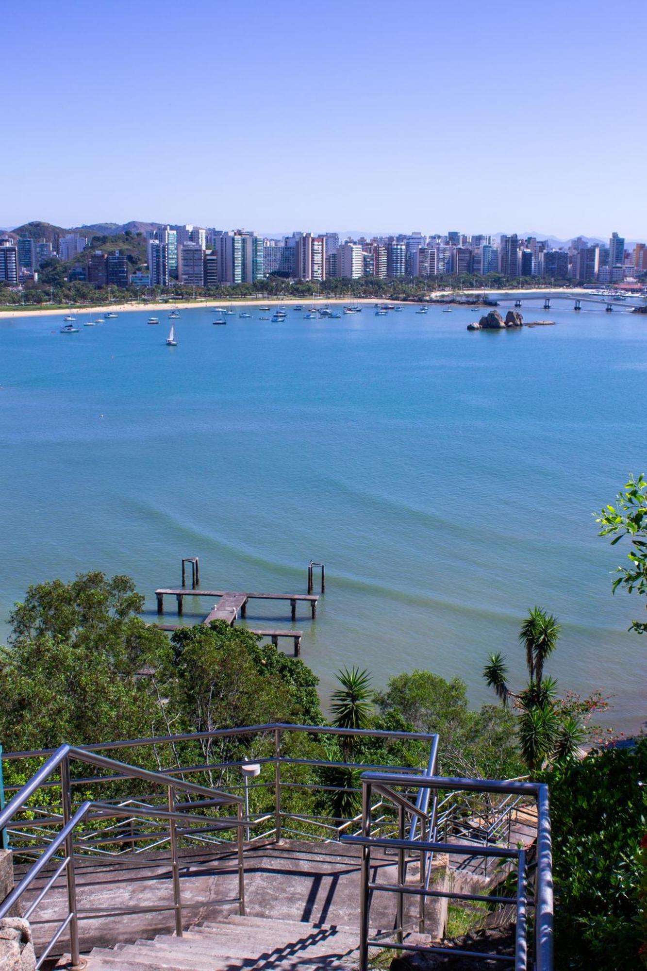Hotel Senac Ilha Do Boi Vitória Kültér fotó View of the bay from the west