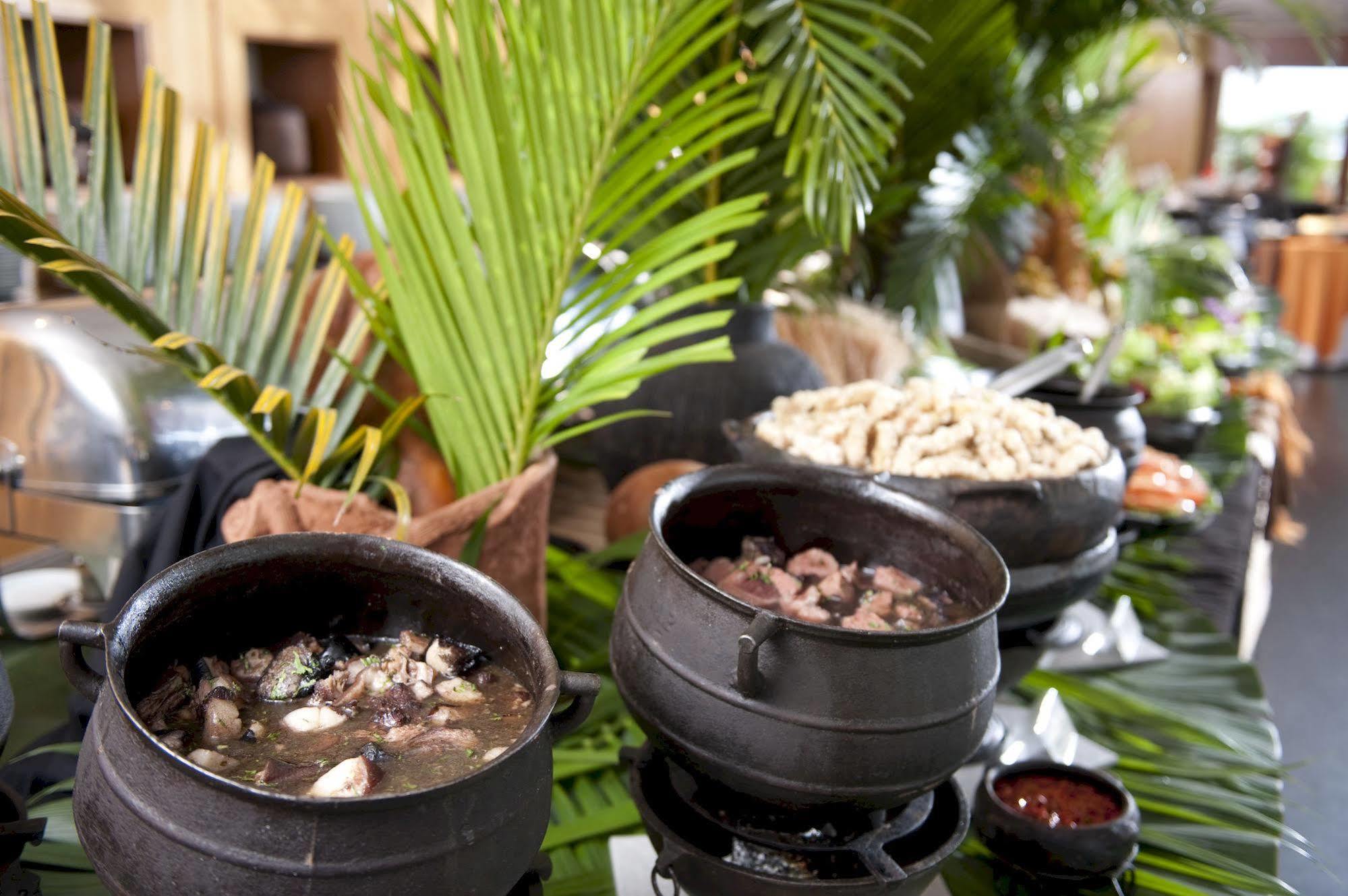 Hotel Senac Ilha Do Boi Vitória Kültér fotó A selection of African cuisine